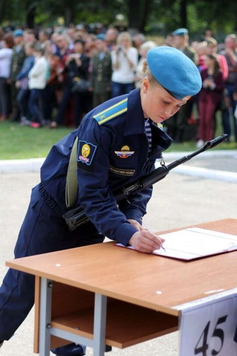 Чарівні дівчата у рядах ВДВ (34 фото) – фото 6