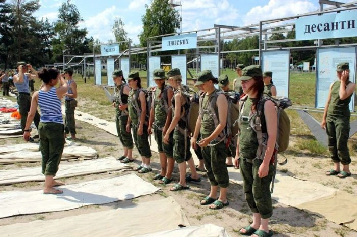 Чарівні дівчата у рядах ВДВ (34 фото) – фото 8