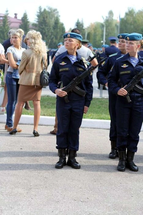Чарівні дівчата у рядах ВДВ (34 фото) – фото 23