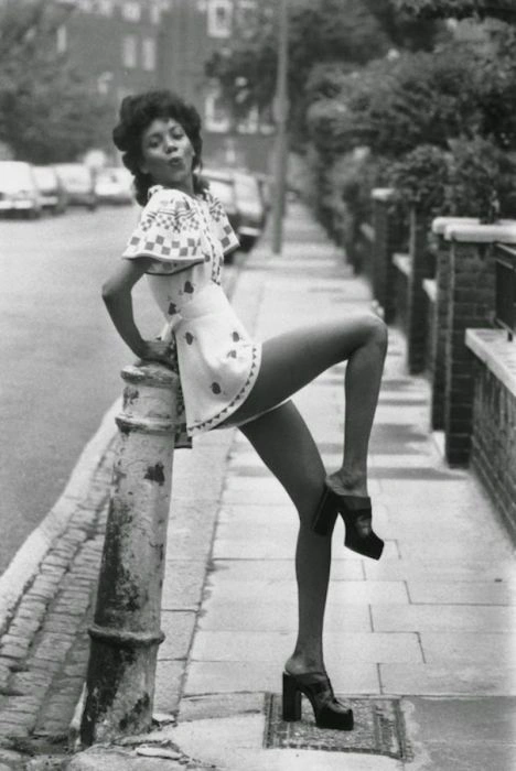 Сексуальні костюми дівчат з 70-х (24 фото) – фото 4