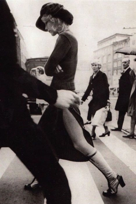 Сексуальні костюми дівчат з 70-х (24 фото) – фото 13