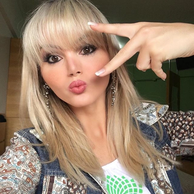 Таліта Зампіроллі - ефектна фігуриста блондинка, народжена чоловіком (22 фото) – фото 5