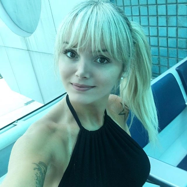 Таліта Зампіроллі - ефектна фігуриста блондинка, народжена чоловіком (22 фото) – фото 16