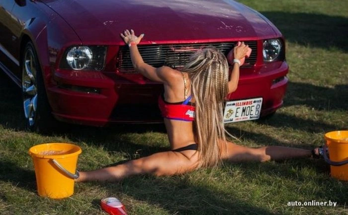 У Гродно відбувся конкурс еротичного миття автомобілів (25 фото) – фото 12