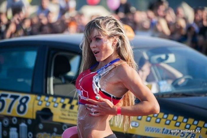 У Гродно відбувся конкурс еротичного миття автомобілів (25 фото) – фото 13
