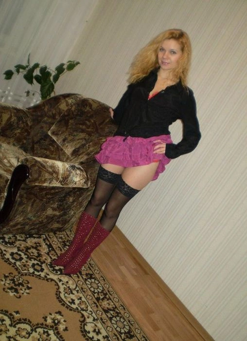 Гарні дівчата на килимах і під килимами (44 фото) – фото 7