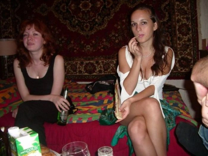 Гарні дівчата на килимах і під килимами (44 фото) – фото 14