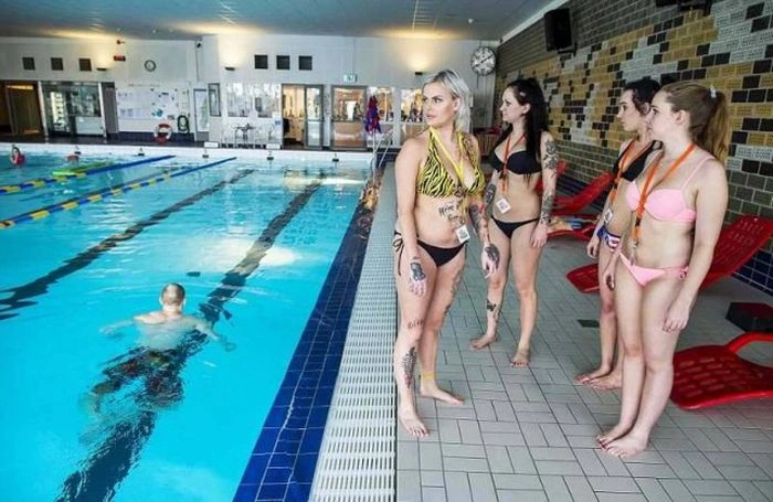 Шведки у купальниках об'єдналися в добровільний патруль (13 фото) – фото 13