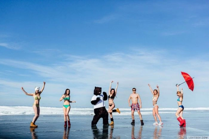 На Байкалі при 20-градусовому морозі відбулася вечірка в купальниках (14 фото) – фото 3