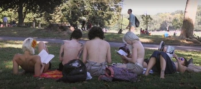 Активістки руху "Свободу соскам" розповіли про методи боротьби за рівність чоловіків і жінок (9 фото) – фото 2