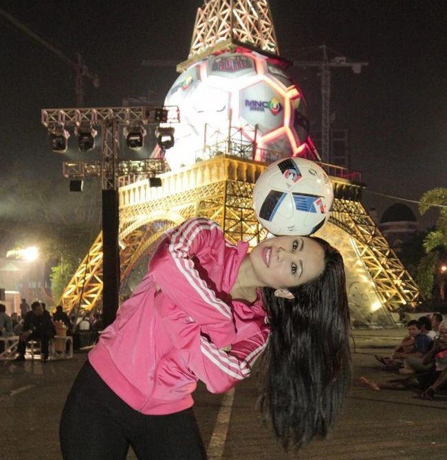 Чудова Ракель Бенетті - одна з кращих фрістайл-футболісток у світі (10 фото + 2 відео) – фото 5