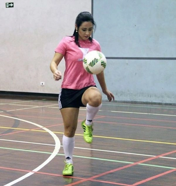 Чудова Ракель Бенетті - одна з кращих фрістайл-футболісток у світі (10 фото + 2 відео) – фото 6