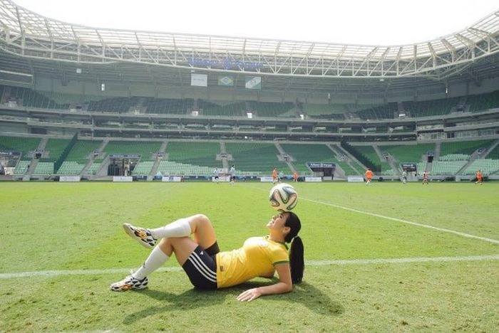 Чудова Ракель Бенетті - одна з кращих фрістайл-футболісток у світі (10 фото + 2 відео) – фото 9