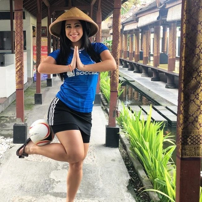 Чудова Ракель Бенетті - одна з кращих фрістайл-футболісток у світі (10 фото + 2 відео) – фото 10