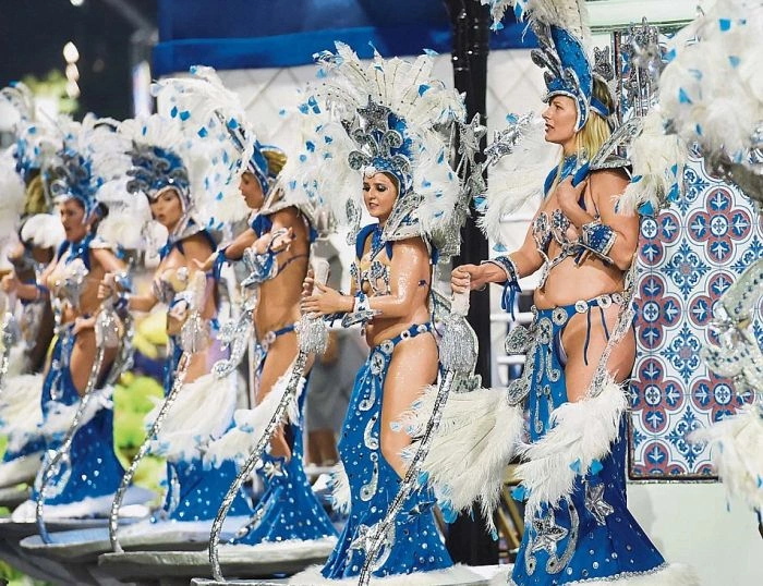 У Бразилії розпочався карнавал самби (28 фото) – фото 9