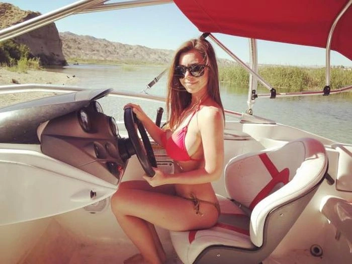 Гарні дівчата в купальниках (44 фото) – фото 9