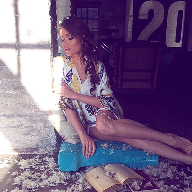 Тверчанку Ассоль Васильєву назвали двійником актриси Анджеліни Джолі (30 фото) – фото 4