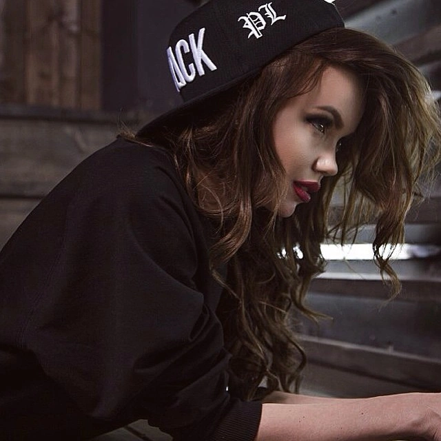 Тверчанку Ассоль Васильєву назвали двійником актриси Анджеліни Джолі (30 фото) – фото 11