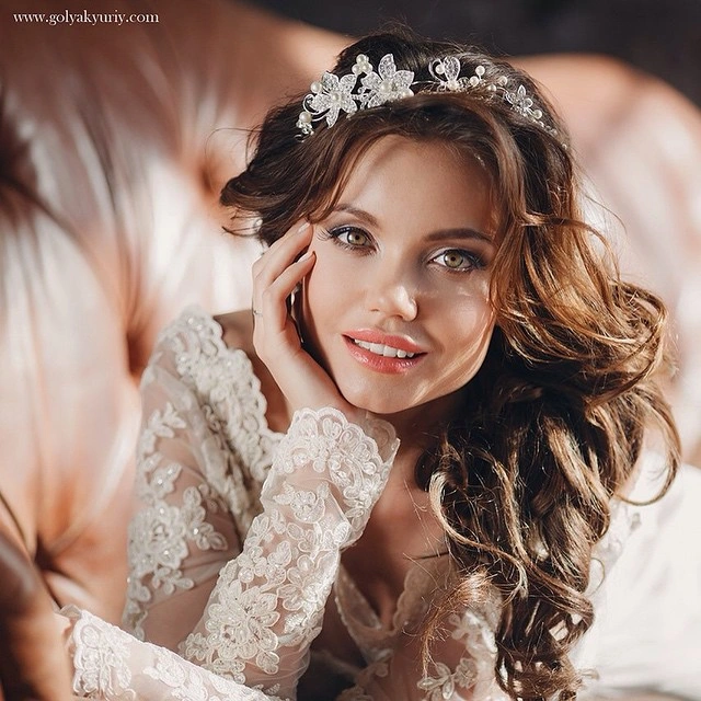 Тверчанку Ассоль Васильєву назвали двійником актриси Анджеліни Джолі (30 фото) – фото 27