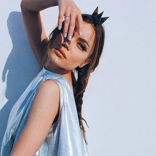 Тверчанку Ассоль Васильєву назвали двійником актриси Анджеліни Джолі (30 фото) – фото 28