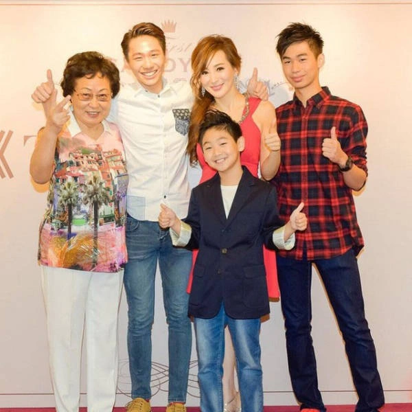 Вгадайте вік дівчини на цьому фото (28 фото) – фото 3