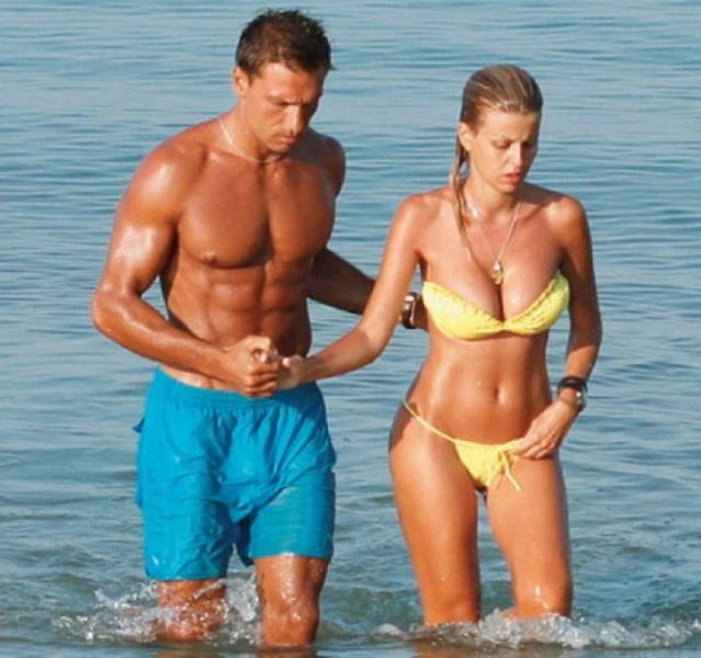 Олена Рапті - найбільш привабливий член грецького парламенту (22 фото) – фото 4