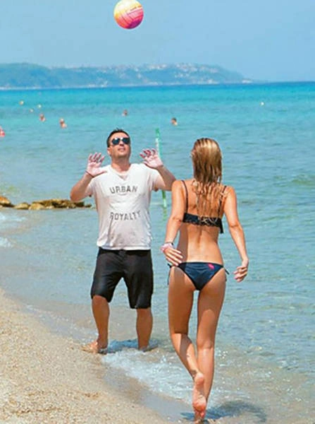 Олена Рапті - найбільш привабливий член грецького парламенту (22 фото) – фото 7