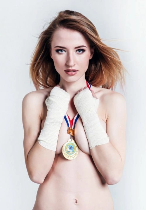 Казахстанська бігунка вирішила підтримати легку атлетику відвертою фотосесією (10 фото) – фото 10