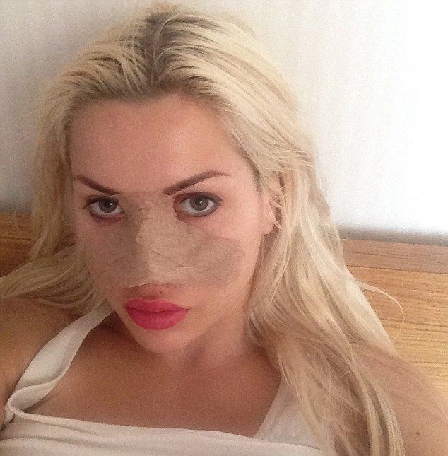 Шведка витратила 120 000 доларів, щоб виглядати як Джессіка Роббіт (17 фото) – фото 5