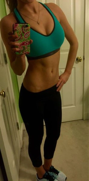 Дівчата в спортивних бюстгальтерах (38 фото) – фото 4