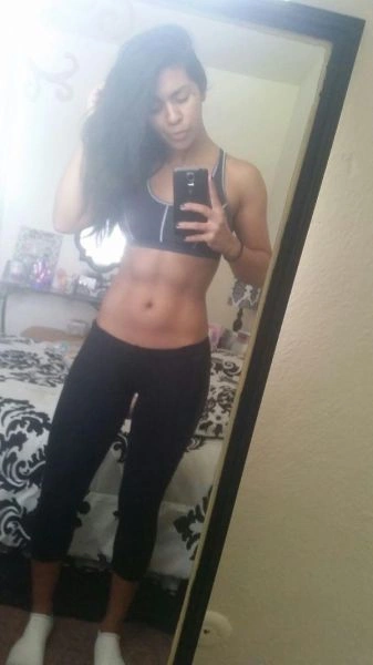 Дівчата в спортивних бюстгальтерах (38 фото) – фото 8