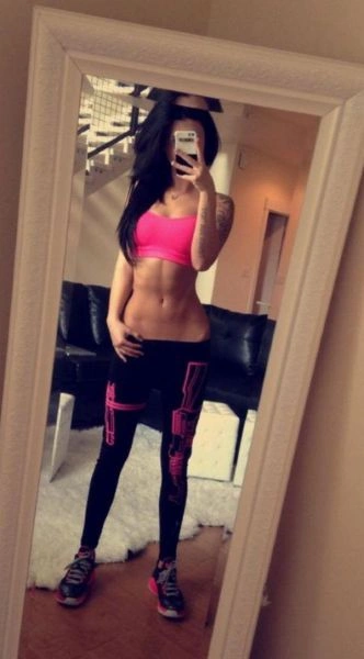 Дівчата в спортивних бюстгальтерах (38 фото) – фото 12