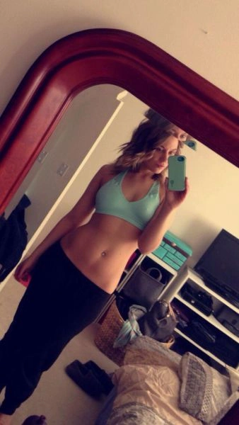 Дівчата в спортивних бюстгальтерах (38 фото) – фото 16