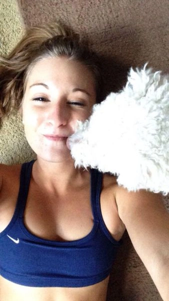 Дівчата в спортивних бюстгальтерах (38 фото) – фото 20