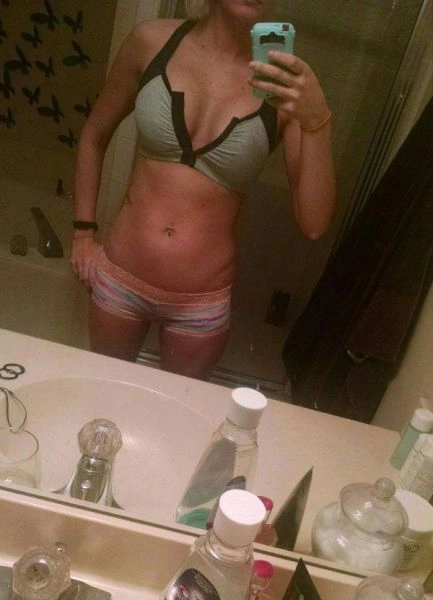 Дівчата в спортивних бюстгальтерах (38 фото) – фото 23