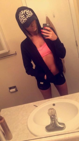 Дівчата в спортивних бюстгальтерах (38 фото) – фото 24