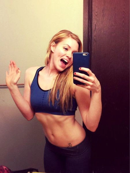 Дівчата в спортивних бюстгальтерах (38 фото) – фото 28