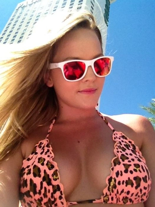 Фото порноактрис поза кадром (76 фото) – фото 11