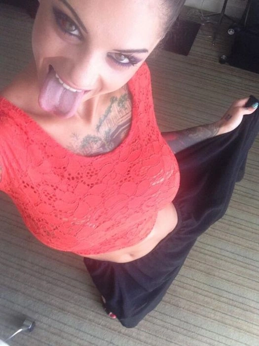 Фото порноактрис поза кадром (76 фото) – фото 31