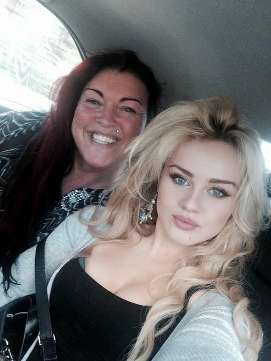 Чарівна дублерша Емілії Кларк (Дейенеріс Таргаріен) у серіалі "Гра престолів" (30 фото) – фото 15