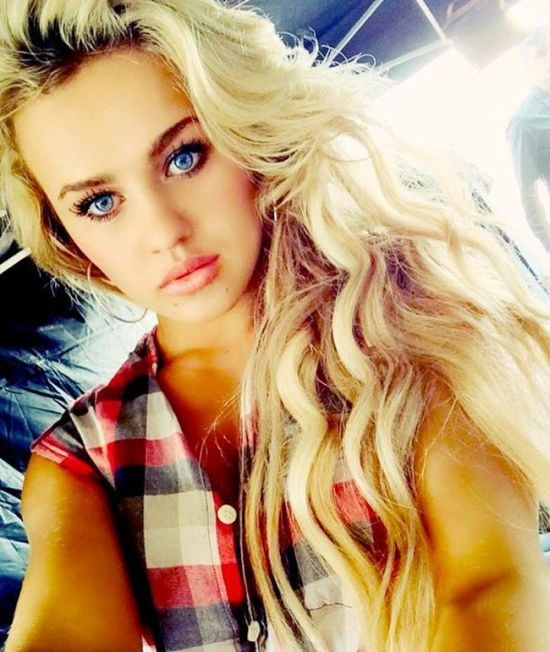 Чарівна дублерша Емілії Кларк (Дейенеріс Таргаріен) у серіалі "Гра престолів" (30 фото) – фото 21