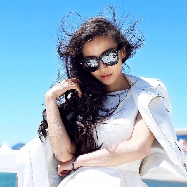 Китайській актрисі Енг Він (Анджелі Бейбі) довелося довести природність своєї краси (21 фото)