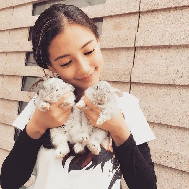 Китайській актрисі Енг Він (Анджелі Бейбі) довелося довести природність своєї краси (21 фото) – фото 2