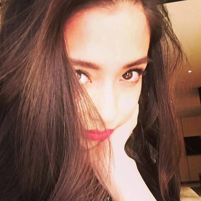 Китайській актрисі Енг Він (Анджелі Бейбі) довелося довести природність своєї краси (21 фото) – фото 3