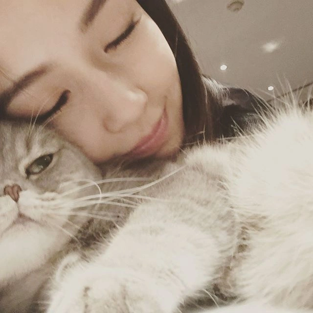 Китайській актрисі Енг Він (Анджелі Бейбі) довелося довести природність своєї краси (21 фото) – фото 9