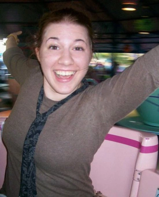 У США молоду вчителя затримали за інтимні стосунки з ученицею (10 фото) – фото 7