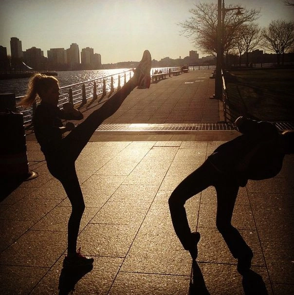 Новою дівчиною Леонардо Ді Капріо стала модель знову (30 фото) – фото 3