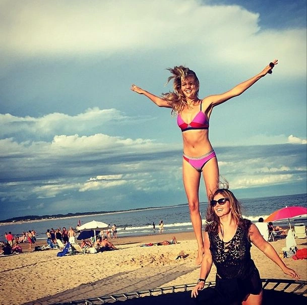 Новою дівчиною Леонардо Ді Капріо стала модель знову (30 фото) – фото 25