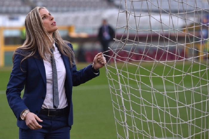 Найкрасивіші жінки-судді зі світу футболу (13 фото) – фото 6