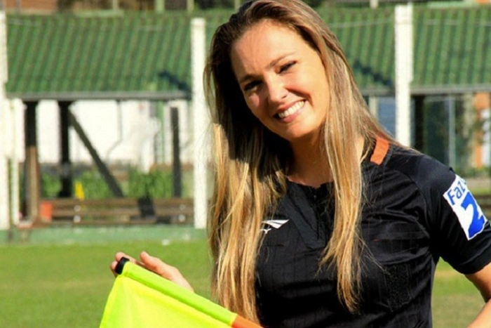 Найкрасивіші жінки-судді зі світу футболу (13 фото) – фото 13